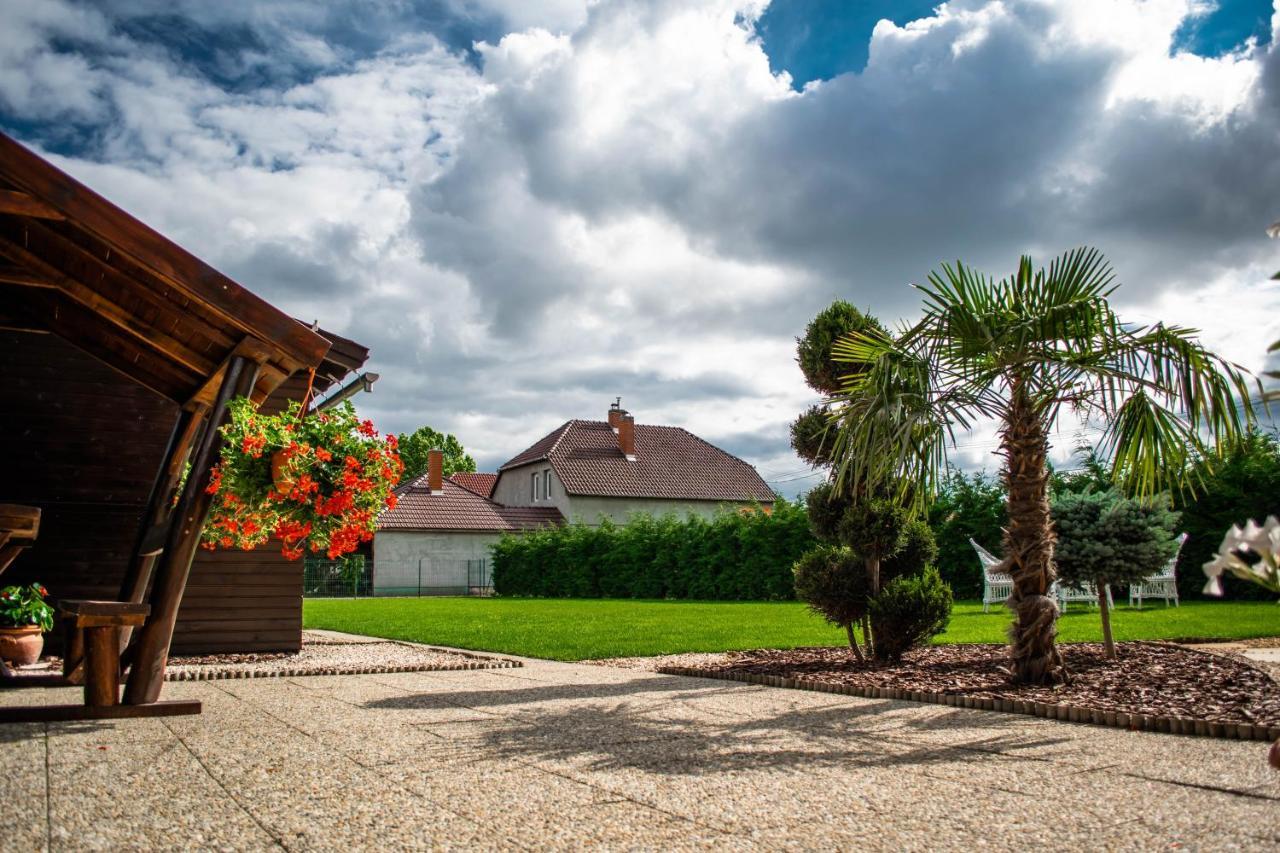 Monika Vendeghaz Hotel Morahalom Bagian luar foto
