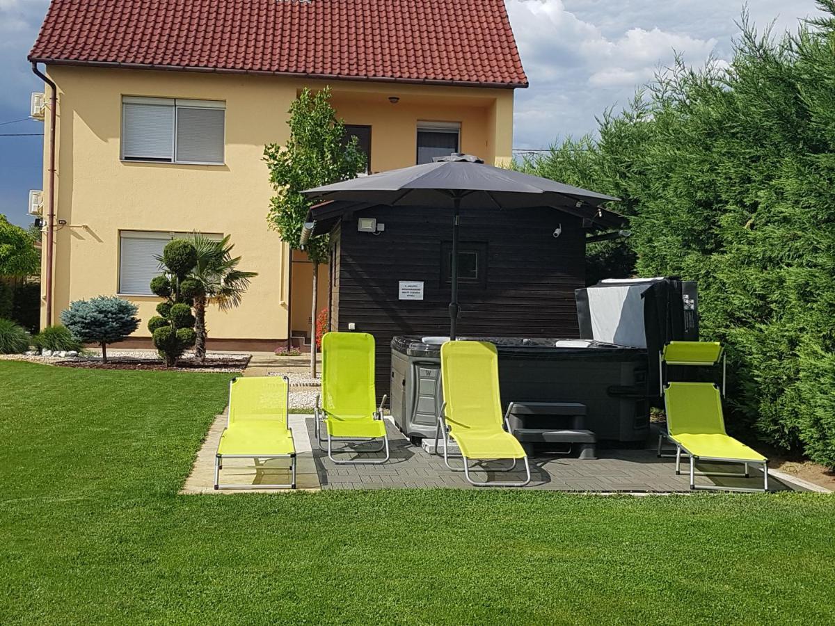 Monika Vendeghaz Hotel Morahalom Bagian luar foto