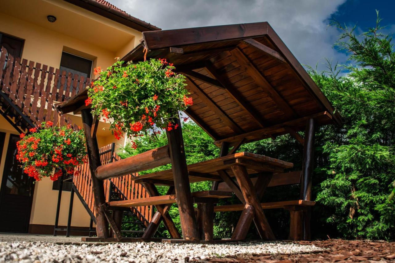 Monika Vendeghaz Hotel Morahalom Bagian luar foto