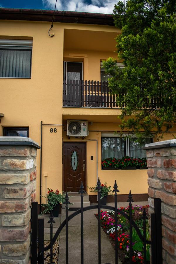 Monika Vendeghaz Hotel Morahalom Bagian luar foto